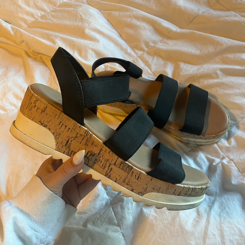 Universal Thread Sandal